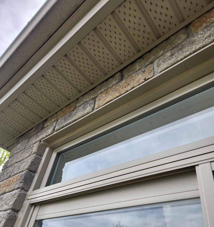 Service de réparation de soffite Rive-Sud